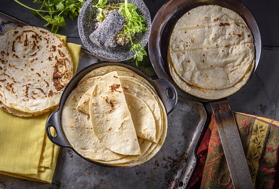 Quesadilla s kuřecím masem a koriandrovou smetanou